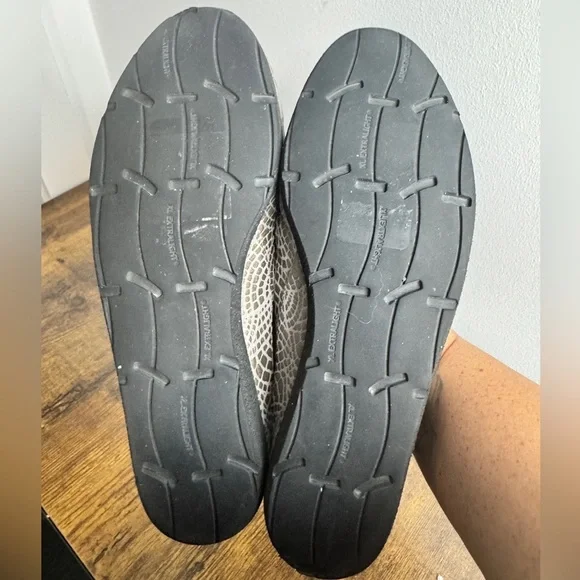 Thierry Rabotin Silver Patterned Peep Toe Flats - Picture 11 of 11